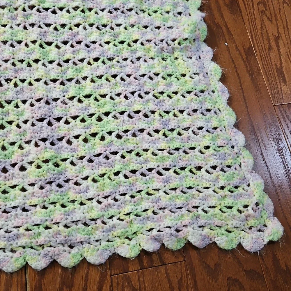 Vintage Handmade Crochet Baby Blanket Pastel Yarn‎ Shell Stitch Border Easter